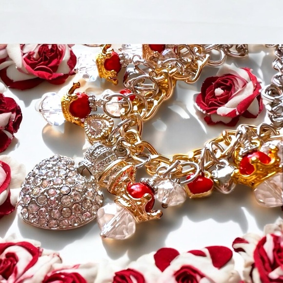 Elegant Gold and Red toned Queen of Hearts Charm Necklace - Picture 11 of 17